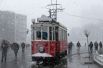 На трассе Анкара-Стамбул в среду выстроилась 15-километровая очередь из грузовиков и легковых машин, которые не могли проехать по занесенной снегом дороге. 