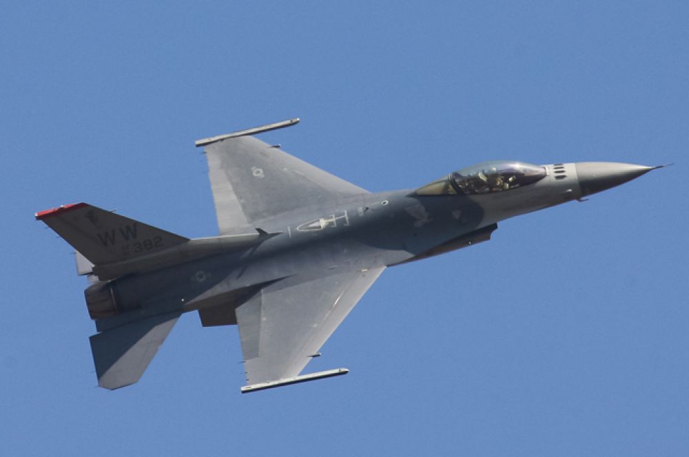 F-16. Истребитель ВВС США.