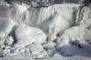 19 февраля. Онтарио. Канада. Частично замерзший Ниагарский водопад.