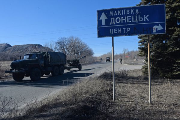 Донецкие ополченцы свою технику должны были начать отводить только сегодня, согласно Минским договорённостям. По факту начали ещё вчера. Более тридцати единиц вооружения — больше не на передовой. 