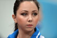 Елизавета Туктамышева после выступления с короткой программой в женском одиночном катании во время соревнований на VI этапе Гран-при по фигурному катанию в Москве.
