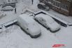 Утром машины пришлось вызволять из-под снега.