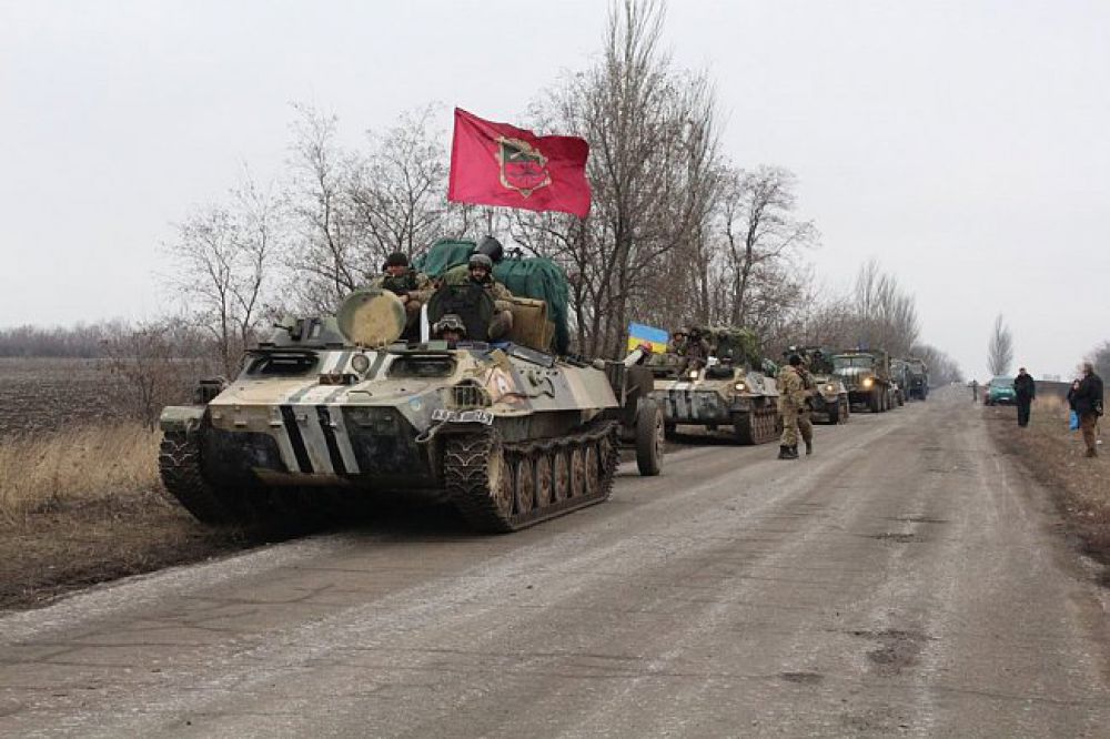 Украинская армия отводит тяжелое вооружение из зоны АТО