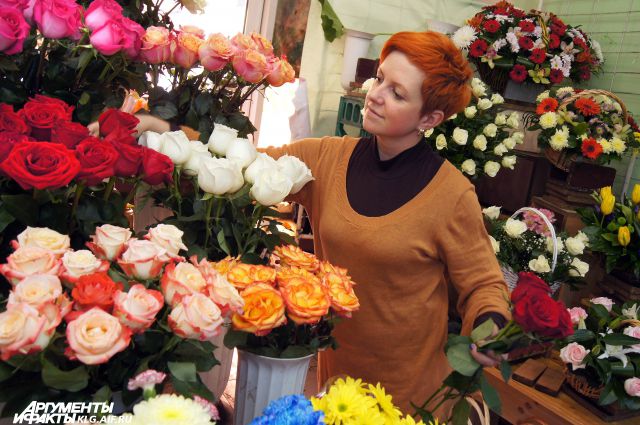 Каждое утро Елену Бердюгину встречает целое море цветов.
