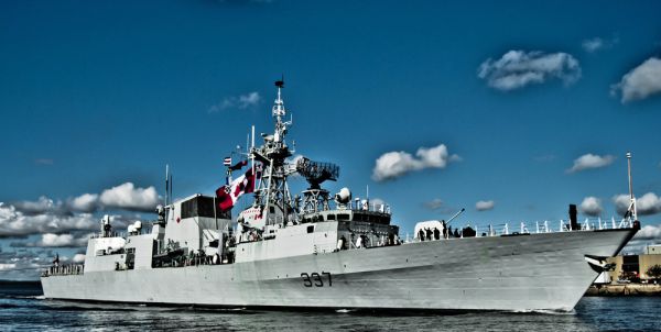 Канадский фрегат Fredericton. Фрегат «Фредериктон» относится к классу Галифакс. Корабль был спущен на воду 26 июня 1993 года. Миссией фрегата является защита суверенитета Канада в Атлантическом океане. «Фредериктон» также участвовал в нескольких миссиях НАТО.