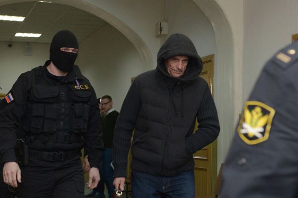 Губернатор Сахалинской области Александр Хорошавин на заседании в Басманном суде в Москве.
