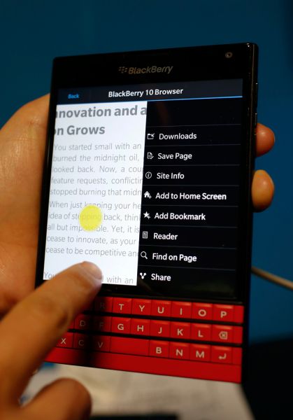 Компания BlackBerry переживает не лучшие времена: прошлый флагманский аппарат Z30 вышел более года назад. Мировая общественность ждала нового флагманского смартфона. Таким аппаратом стал BlackBerry Passport, соединяющий черты классических аппаратов «ежевичной» компании (физическая QWERTY-клавиатура, строгий деловой дизайн) с новейшими наработками (большой сенсорный экран, операционная система BlackBerry 10), но представляющий их в неожиданном форм-факторе. В отличие от подавляющего большинства смартфонов, представленных на рынке, экран Passport — квадратный!