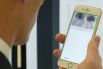 Touch ID, сканер отпечатков пальцев от Apple, сделал процесс разблокировки iPhone и iPad очень простым. Китайская компания ZTE придумала, как сделать его еще проще. Их новый смартфон Grand S3 можно разблокировать глазами. Эта функция называется Sky Eye. Ее настройка довольно проста. По экрану вверх-вниз двигается зеленая полоска, на которую пользователю нужно неотрывно смотреть в течение восьми секунд. В это время биометрический сенсор Eyeprint ID, встроенный во фронтальную камеру, сканирует и запоминает «рисунок» сетки кровеносных сосудов в белках глаз человека. 