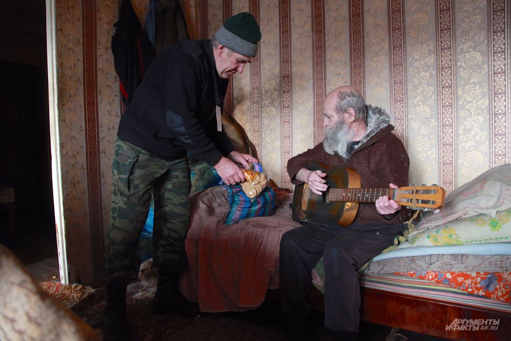 Виктор Абельянц, повар батальона имени Александра Невского. Виктору больше 70 лет.