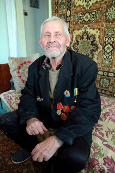 По возможности Виктор привозит продукты в поселок Михайловка, где живет 89-летний ветеран Великой Отечественной войны.