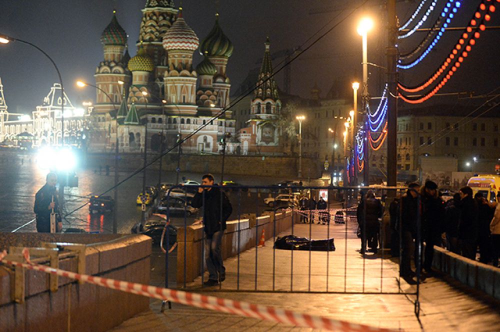 27 февраля. На месте убийства политика Бориса Немцова, который был застрелен на Москворецком мосту.