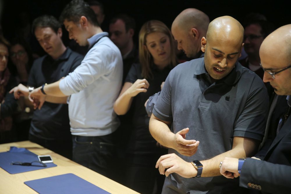 Новые часы и ноутбук – фото весенних новинок от компании Apple