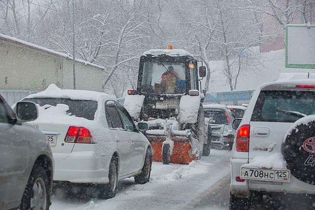 Самый популярный транспорт марта - снегоуборочная техника.