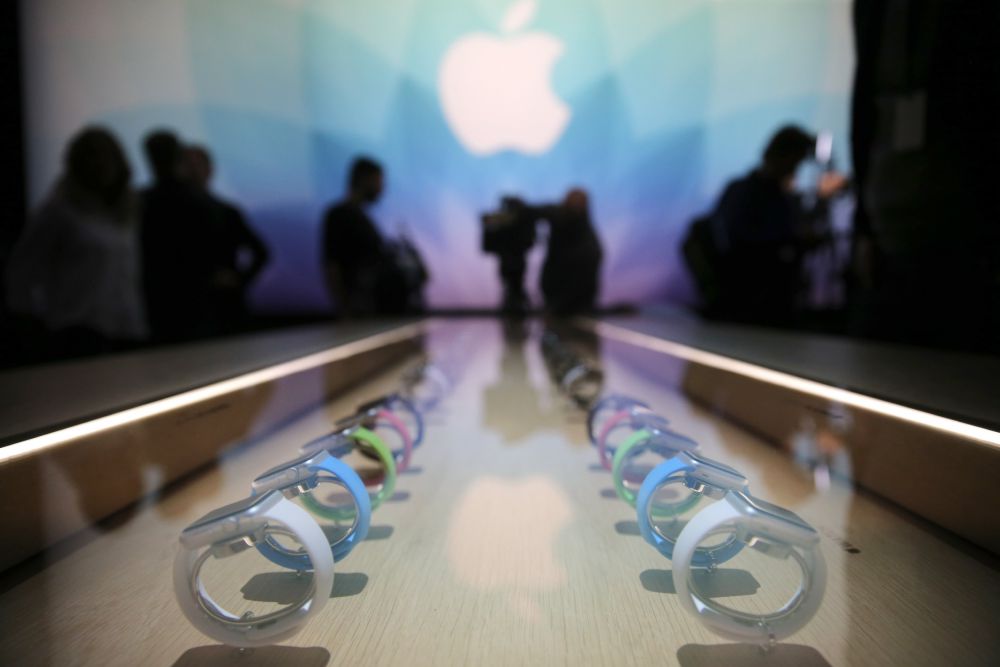 Новые часы и ноутбук – фото весенних новинок от компании Apple
