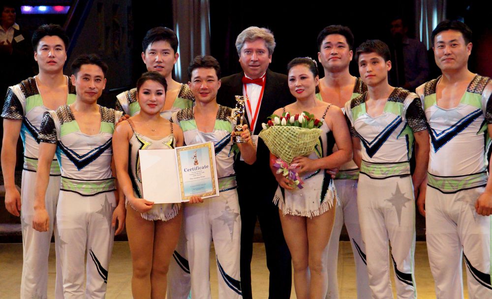 Золотые призёры - группа «Воздушный полёт» (Северная Корея).