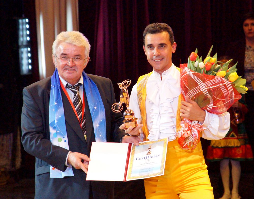 Бронзовая награда досталась испанскому жонглёру Пикасо Джуниору.