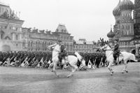 24 июня 1945 года. Парад Победы. Маршал Советского Союза Георгий Жуков принимает парад.