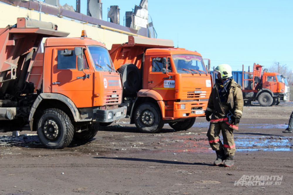 На разборе завалов работают 305 человек от МЧС России, 70 единиц техники.