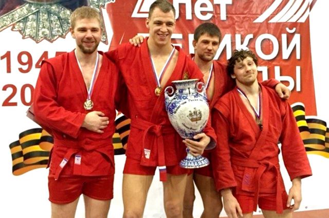 Сергей Самойлович (крайний слева) завоевал серебро на чемпионате России.
