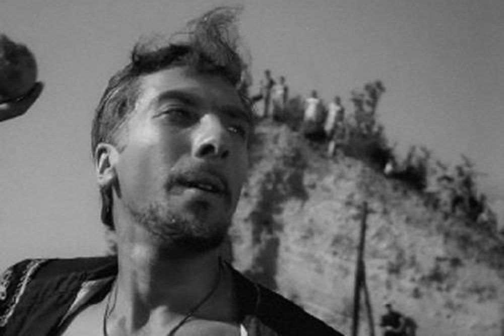 В 1957 году, еще будучи студентом, Сергей Юрский был принят в ленинградский Большой драматический театр (БДТ), ныне носящий имя режиссера Георгия Товстоногова, где сыграл роль Олега в спектакле «В поисках радости» по пьесе Виктора Розова. Затем последовала роль шалопая Пино в спектакле «Синьор Марио пишет комедию», где Юрский зарекомендовал себя как актер эксцентрического стиля, острой формы. В БДТ он играл Чацкого в «Горе от ума» (1962) Александра Грибоедова, Дживола в «Карьере Артуро Уи» (1963), Тузенбаха в «Трех сестрах» (1965) Антона Чехова…