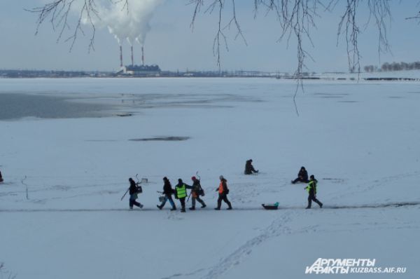 Весна нынче выдалась тёплая, рыбачить пришлось ближе к берегу, на незнакомом месте и по колено в воде. Возможно, все эти трудности отразились на результате. Улов оказался небольшим.