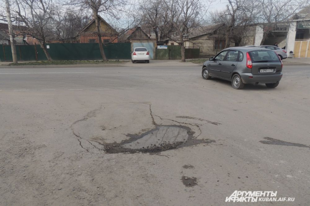 Ямы на дорогах частного сектора Краснодара.