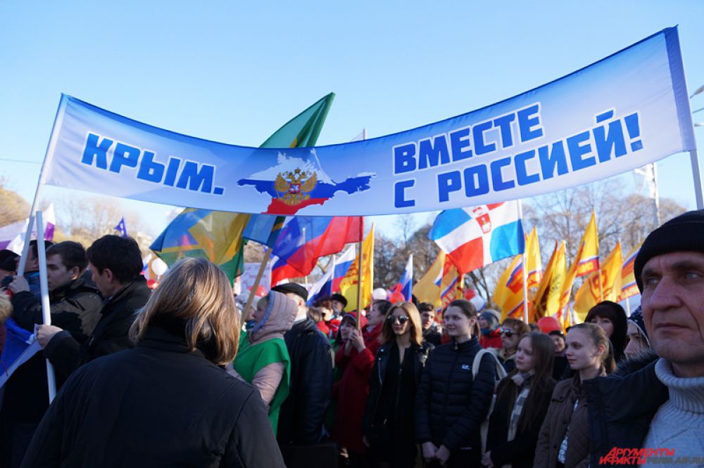 Основные лозунги: «Крым вместе с Россией», «Путин – спаситель Крыма и Севастополя», «Крым – это Россия» и многие другие.