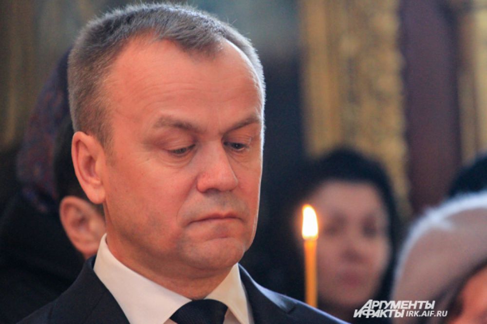 На панихиде присутствовали первые лица области. Губернатор Сергей Ерощенко произнес речь.