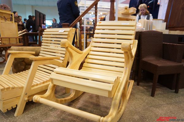 А кресло-качалка продается за 5 тысяч рублей.