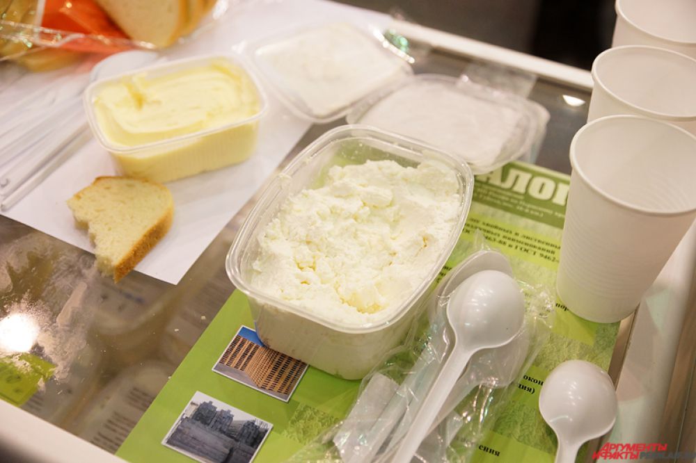 Также на выставке представлены и продукты питания, произведенные в колониях.