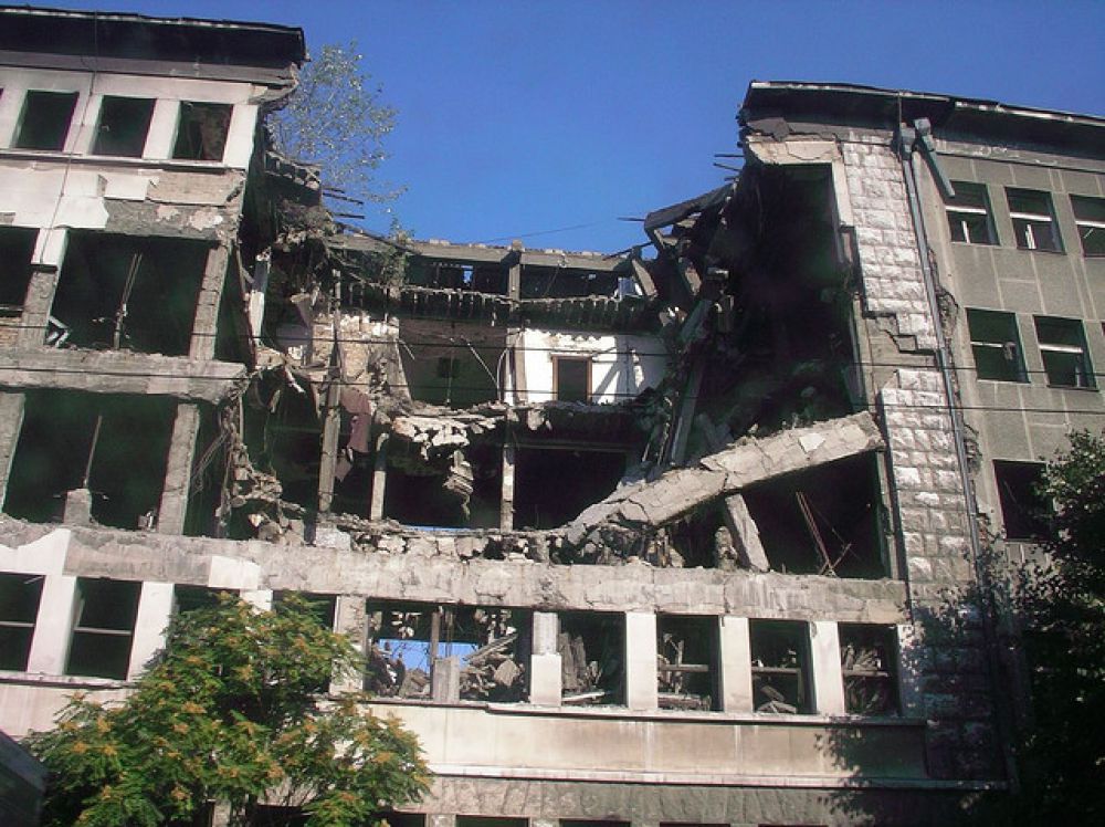 Операция под названием «Союзная сила» длилась с 24 марта по 10 июня 1999 года. Последний день операции считается последним днем Косовской войны. 500 000 человек (в основном албанцев) остались без крова.