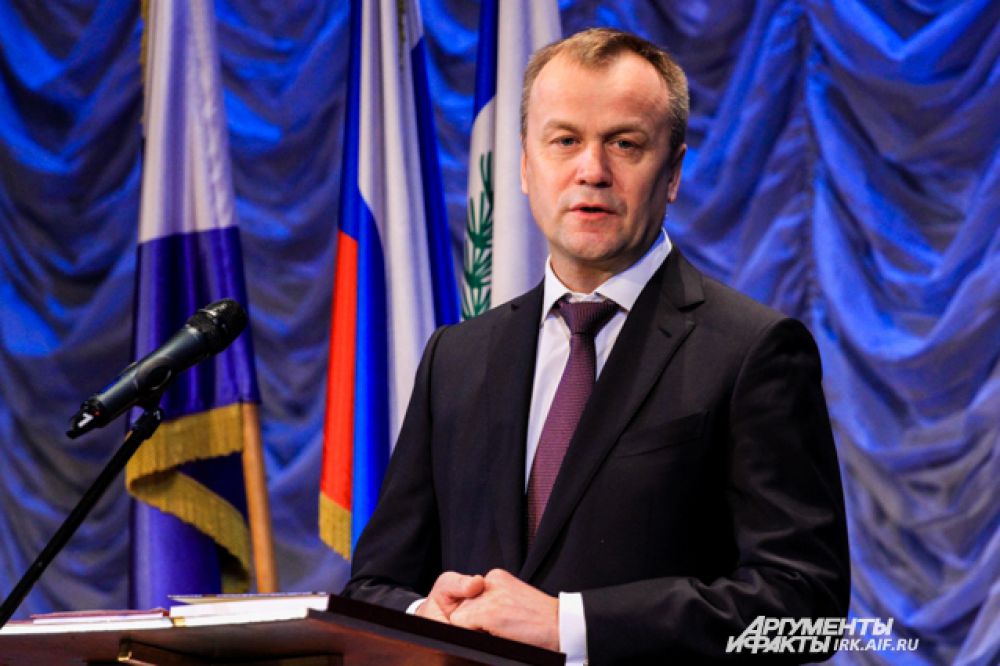 Сергей Ерощенко поприветствовал нового городского голову.