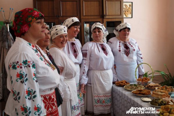 Белорусы всегда с теплом принимают гостей и по традиции накрывают богатый стол