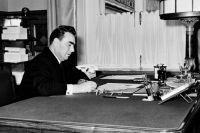 Председатель Президиума Верховного Совета СССР Леонид Ильич Брежнев в рабочем кабинете. 1962 год.