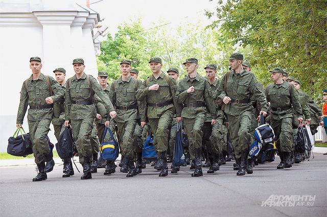 С 1 апреля по 15 июля 2015 г. служить пойдут 150 тыс. молодых россиян.