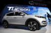 Новый Hyundai Tucson сам подскажет, где его припарковали и среагирует на препятствие на дороге. Этот автомобиль можно открыть без рук: надо просто запрограммировать замок на голосовую команду. 