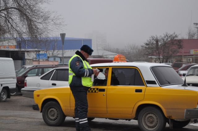 В Омске провели проверку такси.