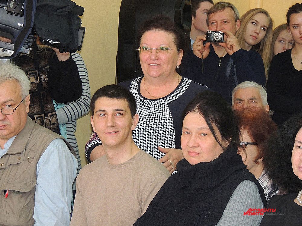 Читатели с удовольствием задавали вопросы своему кумиру.