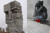 «Маска скорби» - монумент, посвященный памяти жертв политических репрессий. Он был открыт 12 июня 1996 года в Магадане. Высота центральной части мемориала – 15 метров. Это лицо человека, у которого из левого глаза текут слезы-маски. Правый глаз представляет собой окно-решетку. На другой стороне скульптуры – плачущая женщина. Внутри мемориала находится копия типичной тюремной камеры.