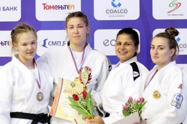 Анжела Гаспарян (на фото вторая справа) на нынешнем чемпионате стала третьей.
