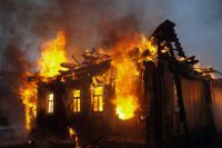 Пожар в Кировском округе удалось потушить почти через час.