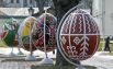 К Пасхе в центре Киева установили огромные писанки