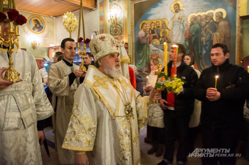 На службе присутствовали и митрополит Пермский Мефодий.