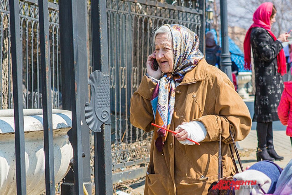 Поздравить с Пасхой можно и по телефону.