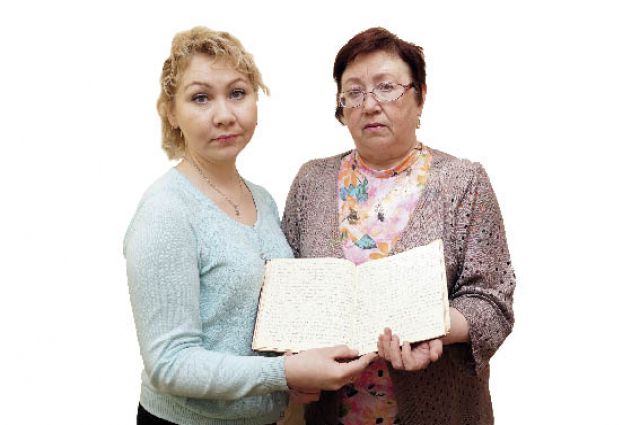 Дочь ветерана Надежда Федорова (справа) и его внучка - Татьяна Соловьева.