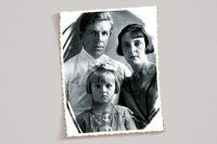 Маленькая Зоя с папой и мамой до войны - уже тогда в их семье было полно тайн.