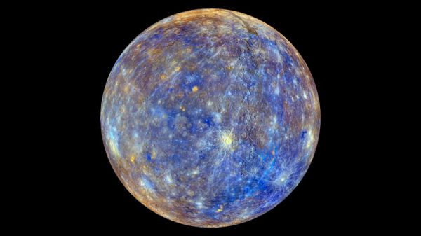 Такой красочной планету человеческий глаз увидеть не может. Разницу химических, физических и минералогических свойств Меркурия запечатлела одна из камер, установленных на станции.