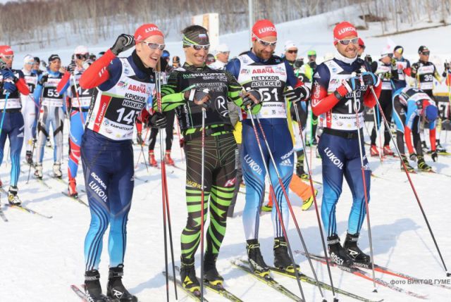 Сборная России по лыжным гонкам на старте «Авачинского марафона».