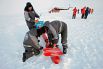 Еще два года назад у многих ученых - и российских, и зарубежных - был скепсис по поводу того, удастся ли найти подходящую льдину и осуществить этот проект.