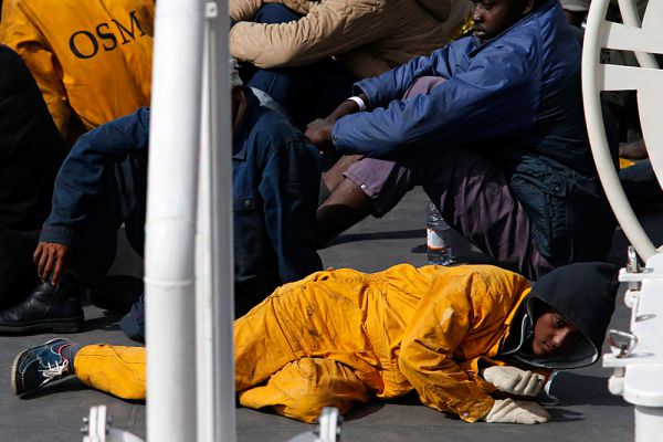 Президент Франции Франсуа Олланд назвал «ужасающей катастрофой» трагедию в Средиземном море и назвал лиц, занимающихся нелегальной перевозкой мигрантов «подлинными террористами».